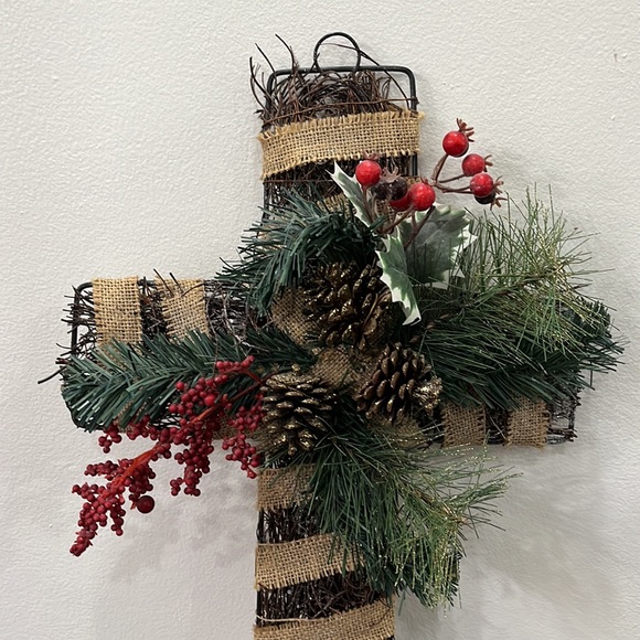 Cross Wreath - Picture 2 of 9
